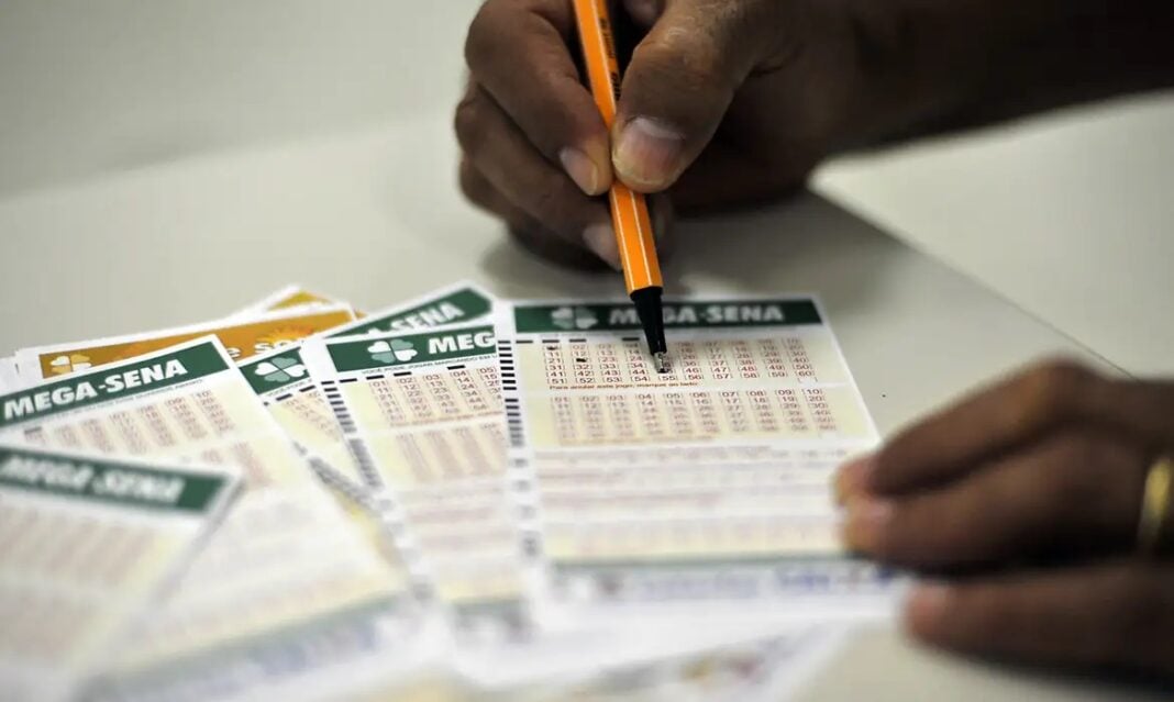 Dezenas sorteadas foram: 23 - 37 - 39 - 47 - 52 - 56. Foto: Marcello Casal Jr/Agência Brasil