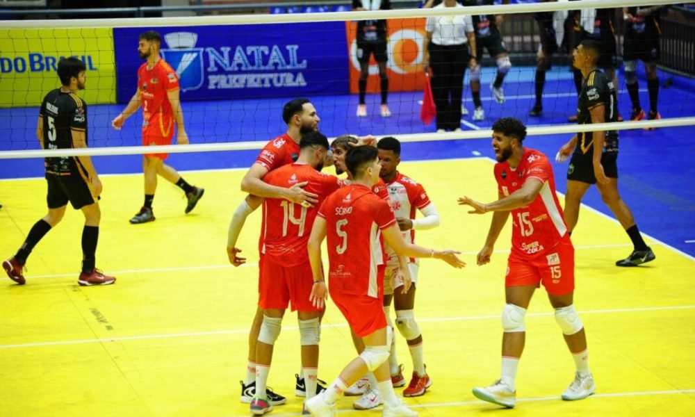 O alvirrubro venceu o Alta Floresta por 3 sets a 0 no Palácio dos Esportes. Foto: Jô Alcântara/América FC