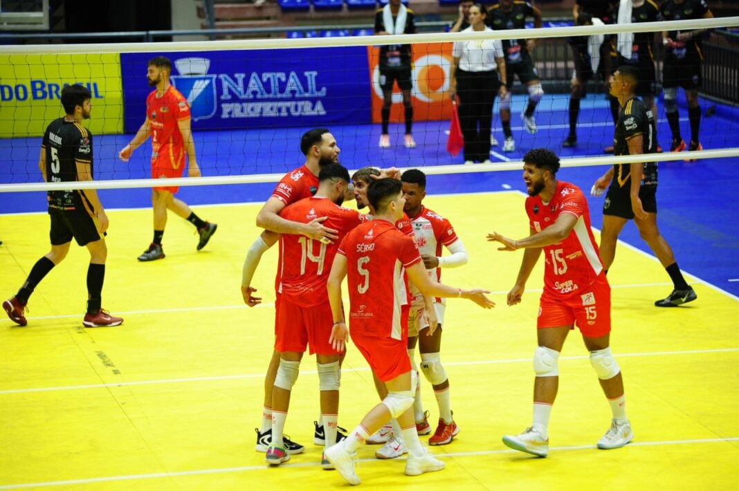 O alvirrubro venceu o Alta Floresta por 3 sets a 0 no Palácio dos Esportes. Foto: Jô Alcântara/América FC