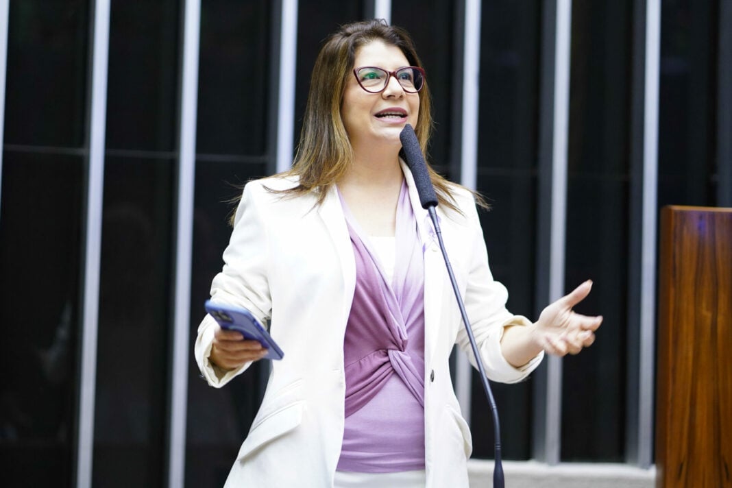 A deputada federal Carla Dickson (União Brasil) precisou passar por uma cirurgia de urgência após um quadro de apendicite aguda. Foto: Pablo Valadares