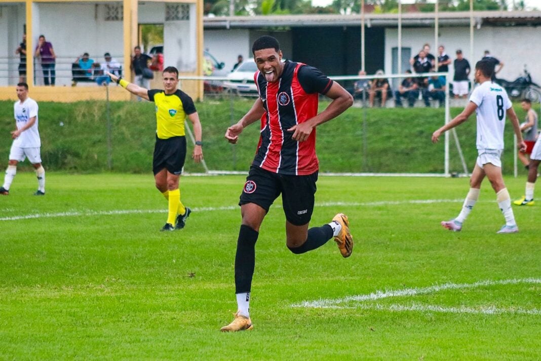 Matheus Bambu retorna ao Santa Cruz após defender o Confiança/SE neste ano. Foto: Santa Cruz FC