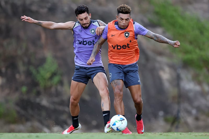 Telles e Jesus. Treino do Botafogo, Esoaco Lonier. 17 de Fevereiro de 2025, Rio de Janeiro, RJ, Brasil. Foto: Vitor Silva/Botafogo.