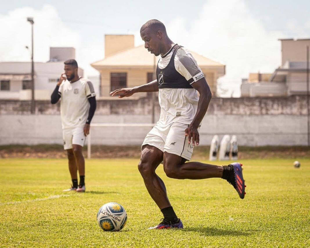 Sampaio teve um cálculo renal e precisou ser submetido a uma cirurgia nesta quinta-feira (6). Foto: Rennê Carvalho/ABC FC
