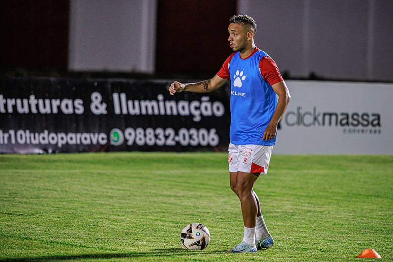 Wendel Barros disputou dois jogos pelo América, ambos saindo do banco de reservas. Foto: Gabriel Leite/América FC