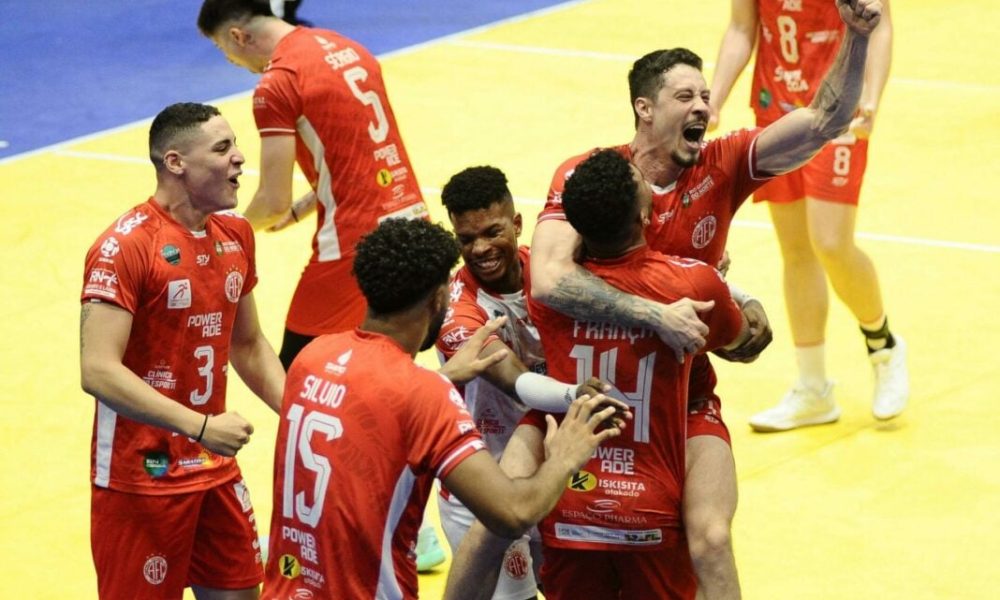 O alvirrubro venceu o Araguari/MG e depende apenas de si para avançar aos playoffs. Foto: Jô Alcântara/América FC