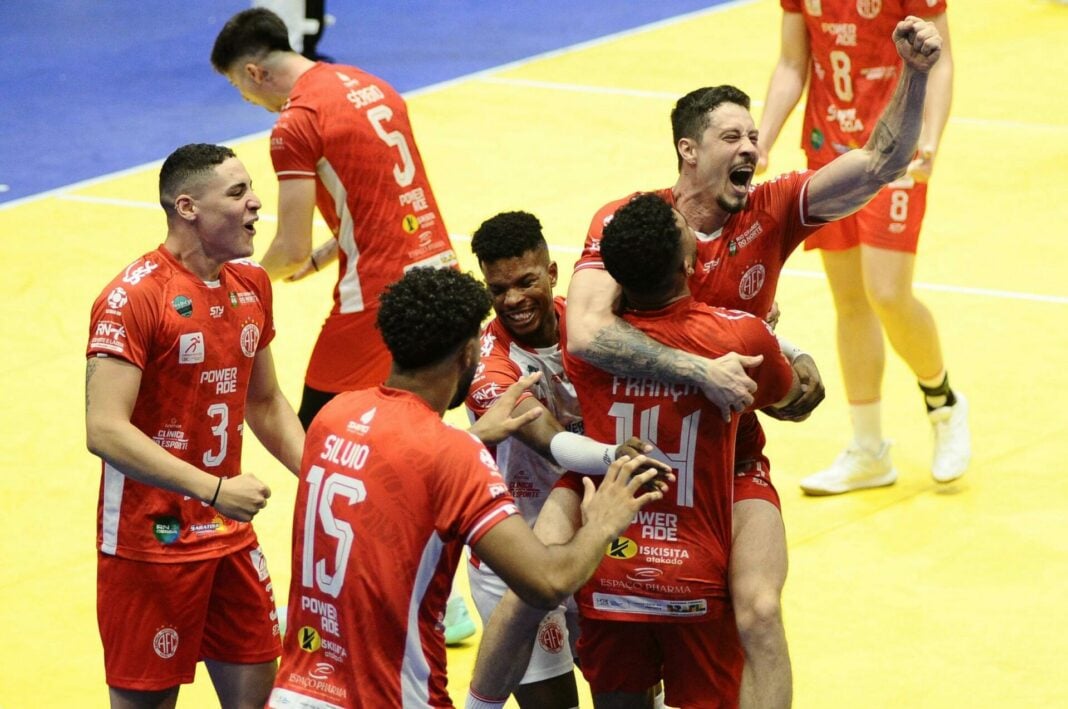 O alvirrubro venceu o Araguari/MG e depende apenas de si para avançar aos playoffs. Foto: Jô Alcântara/América FC