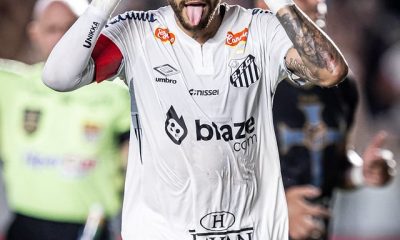 Neymar marcou seu 1º gol no retorno ao Brasil após 12 anos na vitória por 3 a 1 contra o Água Santa. Foto: Raul Baretta/Santos FC