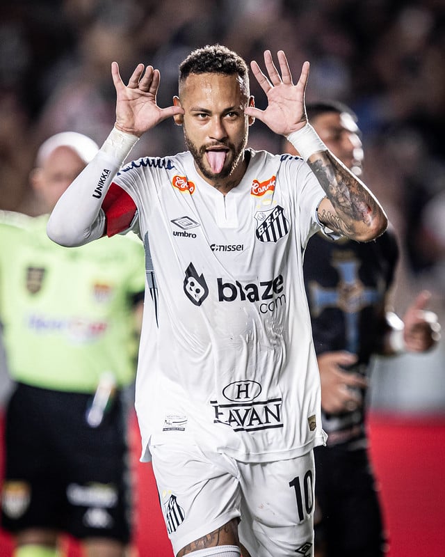Neymar marcou seu 1º gol no retorno ao Brasil após 12 anos na vitória por 3 a 1 contra o Água Santa. Foto: Raul Baretta/Santos FC