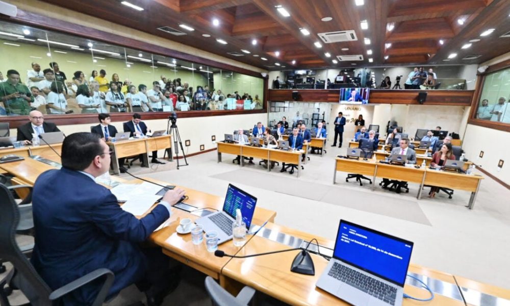O projeto foi aprovado na reunião extraordinária desta terça-feira (9) e agora seguirá para votação em plenário |