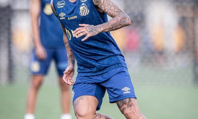 Neymar assinou contrato por seis meses com o Santos. Foto: Raul Baretta/Santos FC.