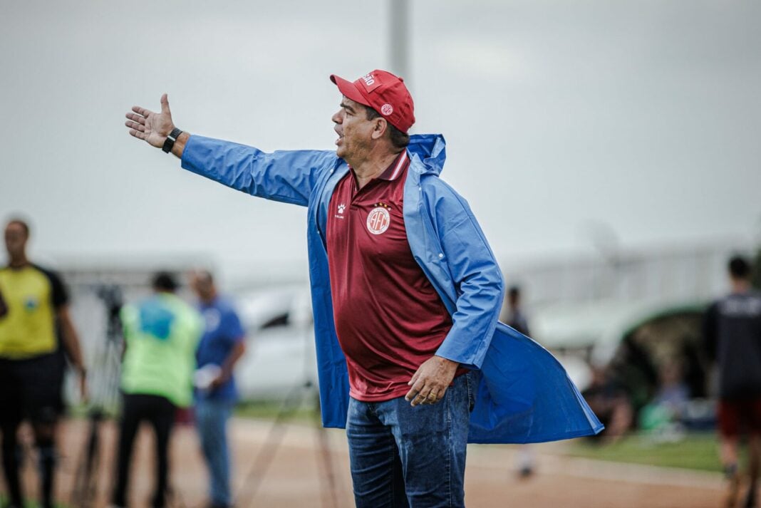 Em coletiva após a partida, Moacir reconheceu que faltou eficiência ao América contra o Santa Cruz de Natal. Técnico também explicou a mudança de capitão. Foto: Gabriel Leite/América FC