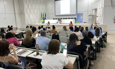 Diretores dos CMEIs discutem os Referenciais Curriculares durante formação continuada