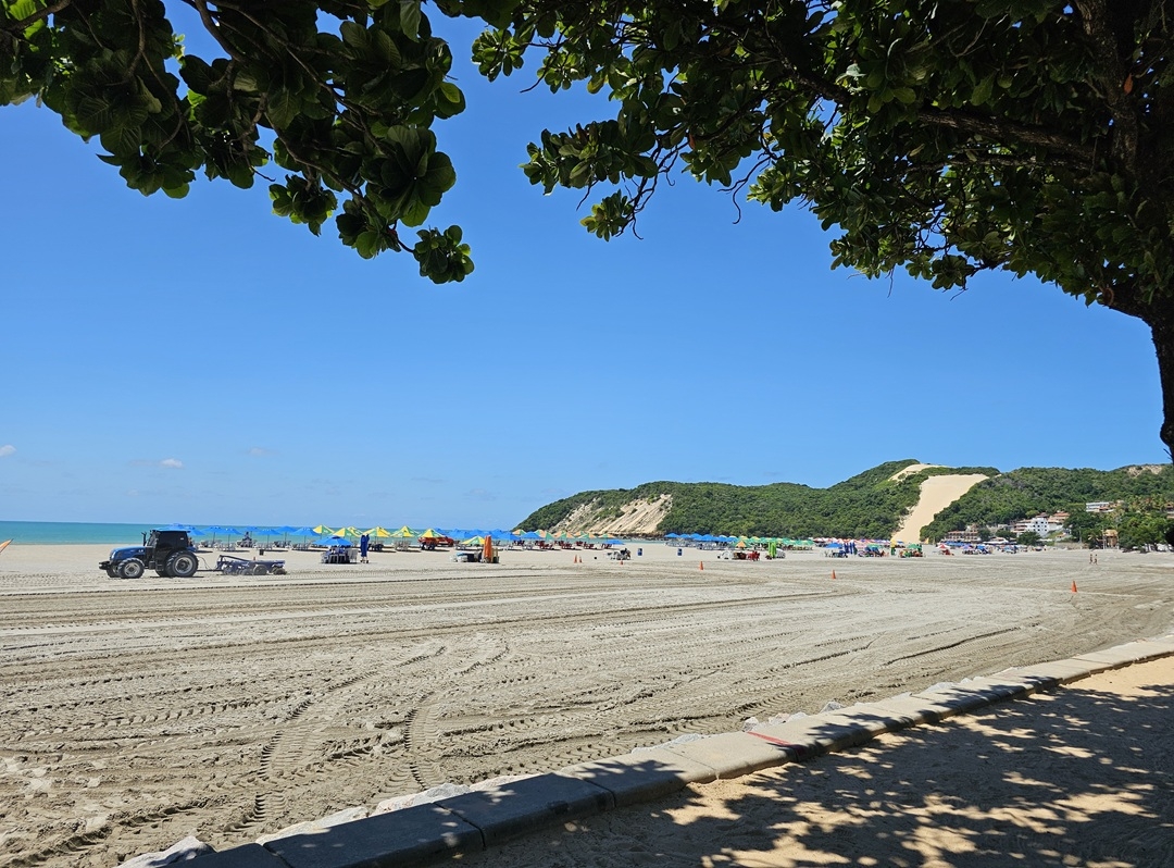 960 mil m² da orla de Ponta Negra já passaram pelos serviços de limpeza e remoção de rodolitos