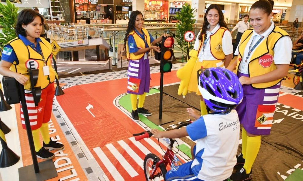 STTU leva campanha do Maio Amarelo para shopping