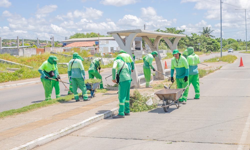 Mais de 250 equipamentos públicos foram atendidos por agentes de limpeza da Semsur em 2025