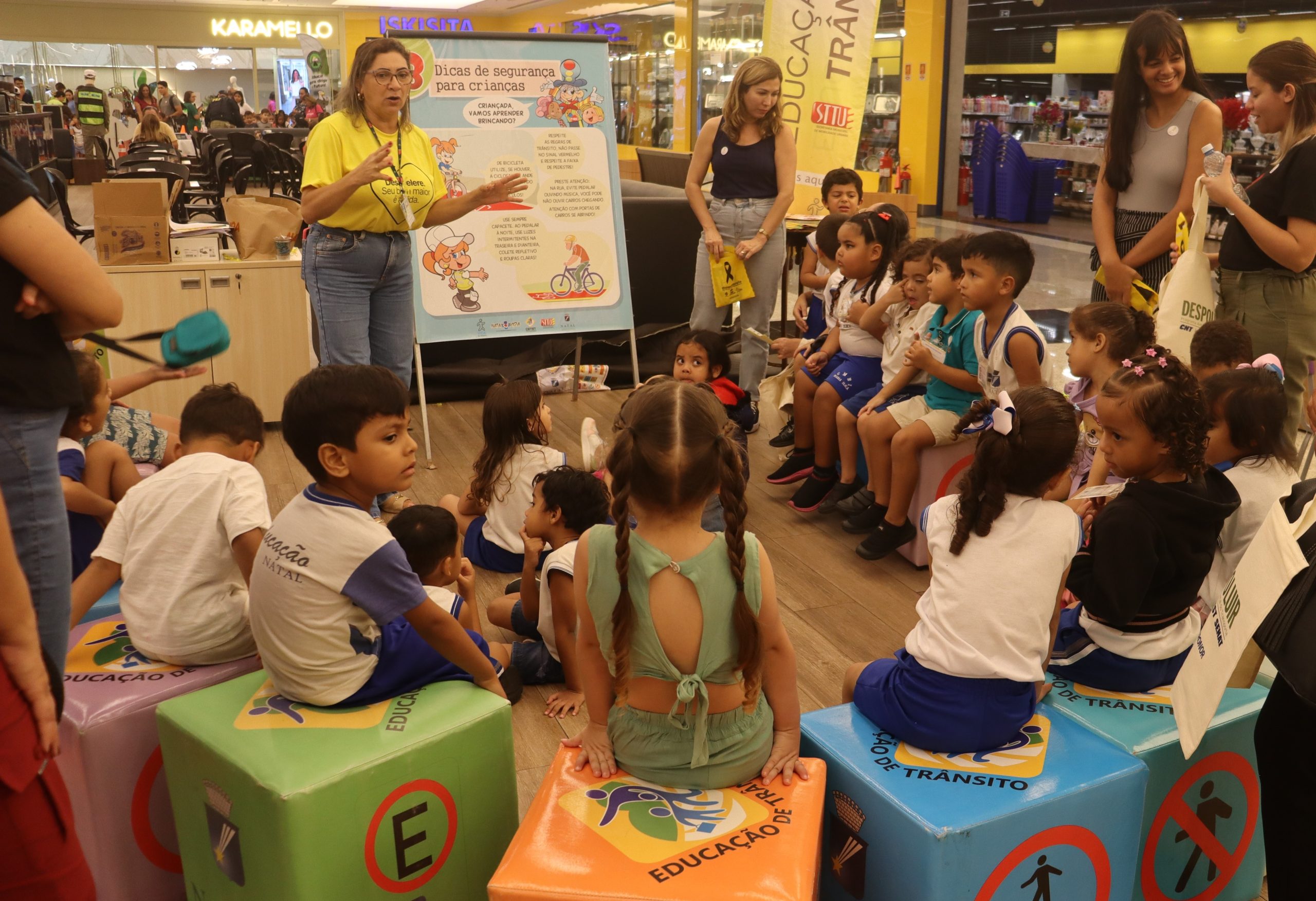 Maio Amarelo: STTU promove ação educativa para pessoas com deficiência auditiva