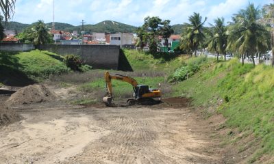 Prefeitura do Natal inicia limpeza da lagoa do Preá em Lagoa Nova